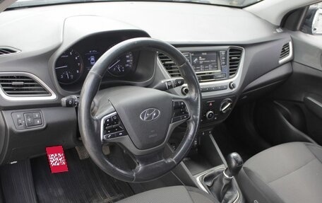 Hyundai Solaris II рестайлинг, 2017 год, 866 000 рублей, 11 фотография