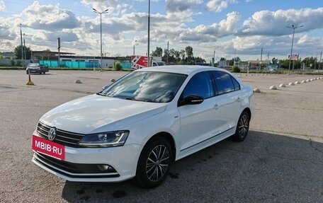 Volkswagen Jetta VI, 2017 год, 1 470 000 рублей, 2 фотография