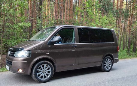 Volkswagen Multivan T5, 2010 год, 1 950 000 рублей, 3 фотография