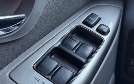 Toyota Land Cruiser Prado 120 рестайлинг, 2004 год, 1 199 990 рублей, 12 фотография