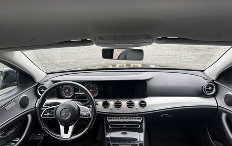Mercedes-Benz E-Класс, 2020 год, 2 600 000 рублей, 10 фотография
