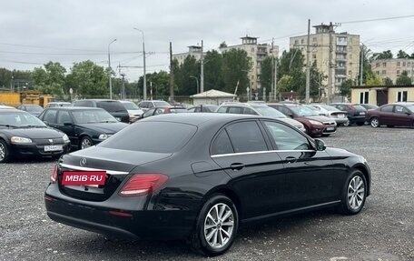 Mercedes-Benz E-Класс, 2020 год, 2 600 000 рублей, 4 фотография