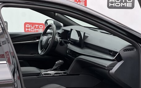 Toyota Camry, 2024 год, 3 850 000 рублей, 10 фотография