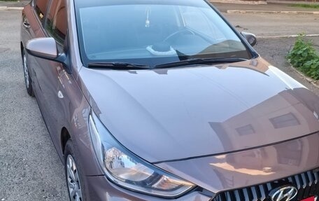 Hyundai Solaris II рестайлинг, 2019 год, 1 750 000 рублей, 3 фотография