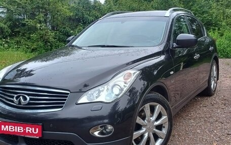Infiniti QX50 I рестайлинг, 2015 год, 1 830 000 рублей, 3 фотография