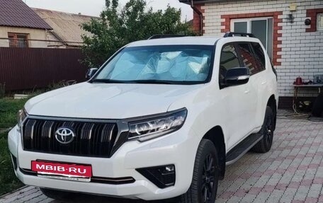 Toyota Land Cruiser Prado 150 рестайлинг 2, 2020 год, 5 750 000 рублей, 4 фотография