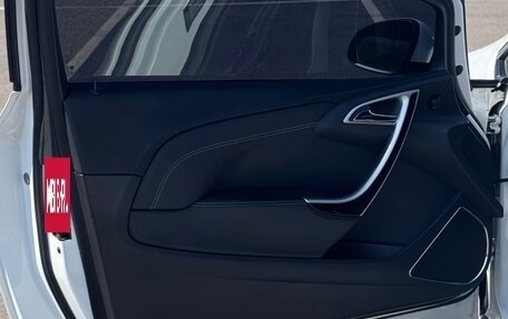 Opel Astra J, 2013 год, 18 фотография