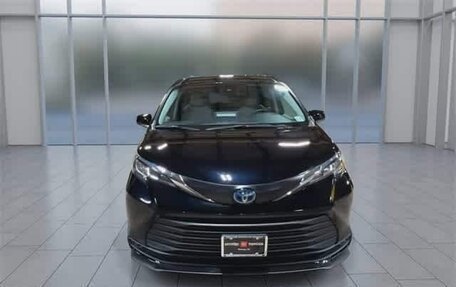 Toyota Sienna, 2022 год, 5 271 889 рублей, 2 фотография