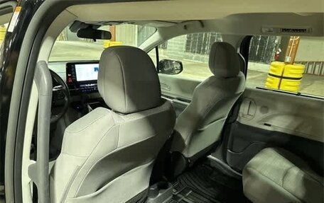 Toyota Sienna, 2022 год, 5 271 889 рублей, 29 фотография