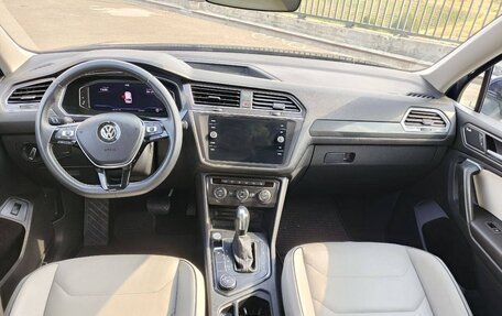 Volkswagen Tiguan II, 2021 год, 2 950 000 рублей, 10 фотография