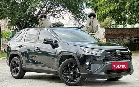 Toyota RAV4, 2021 год, 2 200 008 рублей, 3 фотография