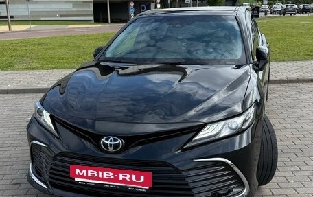 Toyota Camry, 2022 год, 3 390 000 рублей, 4 фотография
