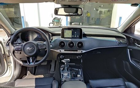 KIA Stinger I, 2018 год, 2 200 000 рублей, 10 фотография