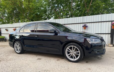 Volkswagen Jetta VI, 2012 год, 1 050 000 рублей, 2 фотография