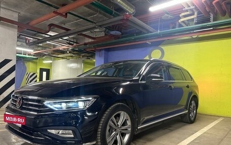 Volkswagen Passat B8 рестайлинг, 2021 год, 2 300 000 рублей, 2 фотография