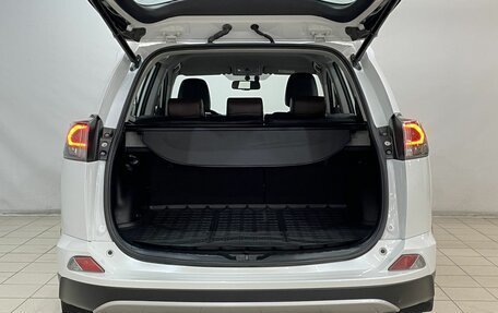 Toyota RAV4, 2018 год, 2 385 000 рублей, 8 фотография