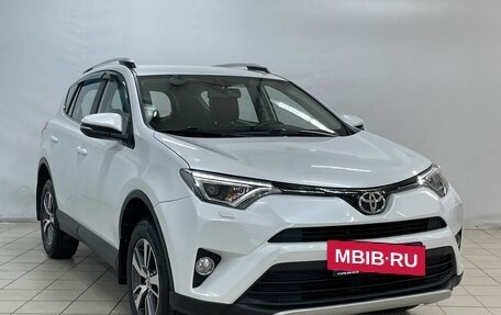 Toyota RAV4, 2018 год, 2 385 000 рублей, 2 фотография