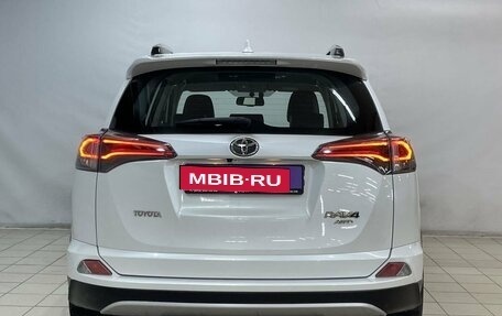 Toyota RAV4, 2018 год, 2 385 000 рублей, 7 фотография