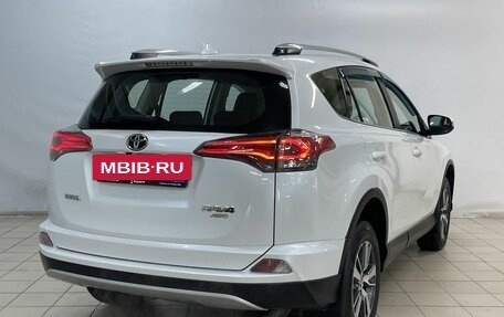 Toyota RAV4, 2018 год, 2 385 000 рублей, 5 фотография