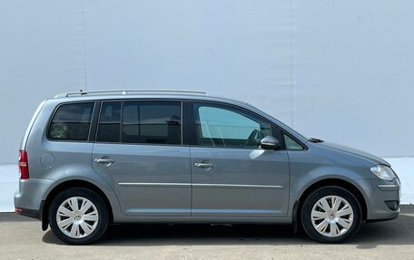 Volkswagen Touran III, 2010 год, 845 000 рублей, 5 фотография