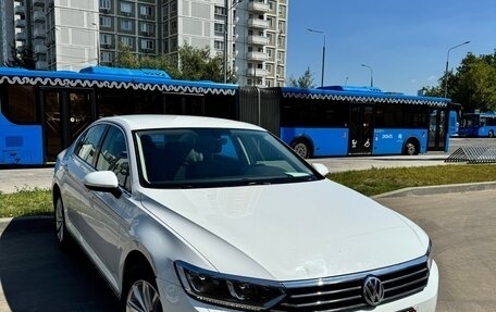 Volkswagen Passat B8 рестайлинг, 2015 год, 1 600 000 рублей, 2 фотография
