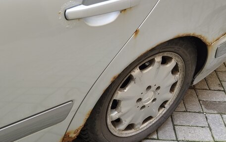 Mercedes-Benz E-Класс, 2001 год, 300 000 рублей, 1 фотография