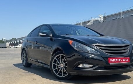 Hyundai Sonata VI, 2013 год, 950 000 рублей, 1 фотография