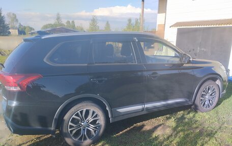 Mitsubishi Outlander III рестайлинг 3, 2018 год, 1 700 000 рублей, 1 фотография