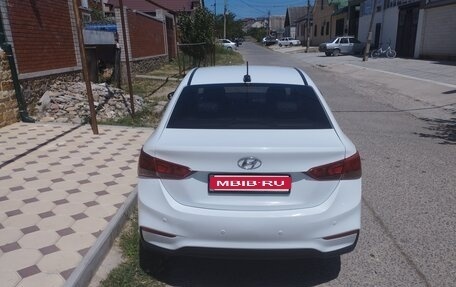 Hyundai Solaris II рестайлинг, 2018 год, 900 000 рублей, 1 фотография