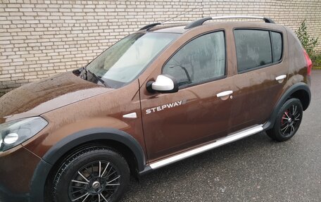 Renault Sandero I, 2013 год, 705 000 рублей, 2 фотография