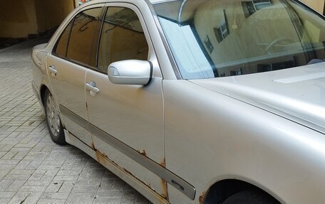Mercedes-Benz E-Класс, 2001 год, 300 000 рублей, 10 фотография