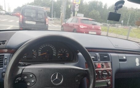 Mercedes-Benz E-Класс, 2001 год, 300 000 рублей, 14 фотография