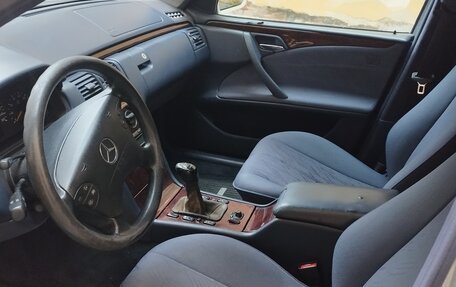 Mercedes-Benz E-Класс, 2001 год, 300 000 рублей, 21 фотография