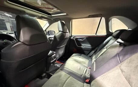 Toyota RAV4, 2021 год, 2 832 000 рублей, 10 фотография