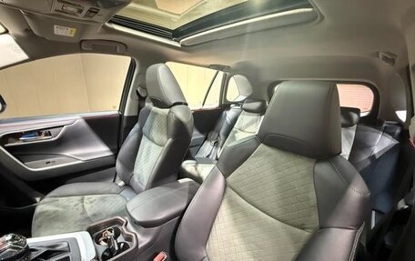 Toyota RAV4, 2021 год, 2 832 000 рублей, 8 фотография