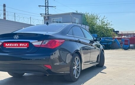 Hyundai Sonata VI, 2013 год, 950 000 рублей, 5 фотография