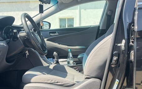 Hyundai Sonata VI, 2013 год, 950 000 рублей, 17 фотография