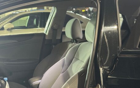 Hyundai Sonata VI, 2013 год, 950 000 рублей, 21 фотография
