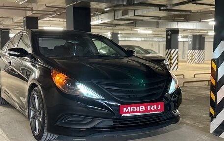Hyundai Sonata VI, 2013 год, 950 000 рублей, 24 фотография
