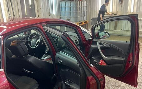 Opel Astra J, 2011 год, 900 000 рублей, 10 фотография