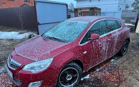 Opel Astra J, 2011 год, 900 000 рублей, 2 фотография