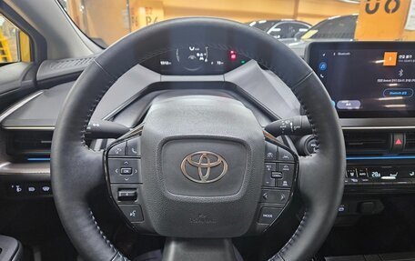 Toyota Prius IV XW50, 2024 год, 4 270 000 рублей, 6 фотография