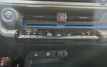 Toyota Prius IV XW50, 2024 год, 4 270 000 рублей, 12 фотография