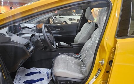 Toyota Prius IV XW50, 2024 год, 4 270 000 рублей, 13 фотография