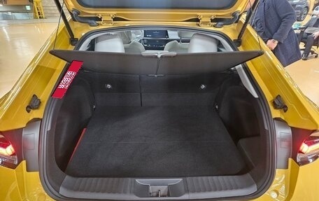 Toyota Prius IV XW50, 2024 год, 4 270 000 рублей, 8 фотография