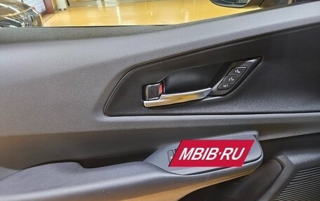 Toyota Prius IV XW50, 2024 год, 4 270 000 рублей, 15 фотография