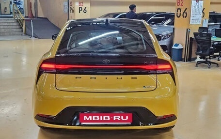 Toyota Prius IV XW50, 2024 год, 4 270 000 рублей, 4 фотография