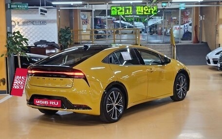 Toyota Prius IV XW50, 2024 год, 4 270 000 рублей, 3 фотография