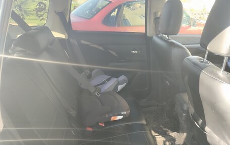 Mitsubishi Outlander III рестайлинг 3, 2018 год, 1 700 000 рублей, 8 фотография