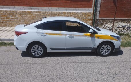 Hyundai Solaris II рестайлинг, 2018 год, 900 000 рублей, 5 фотография